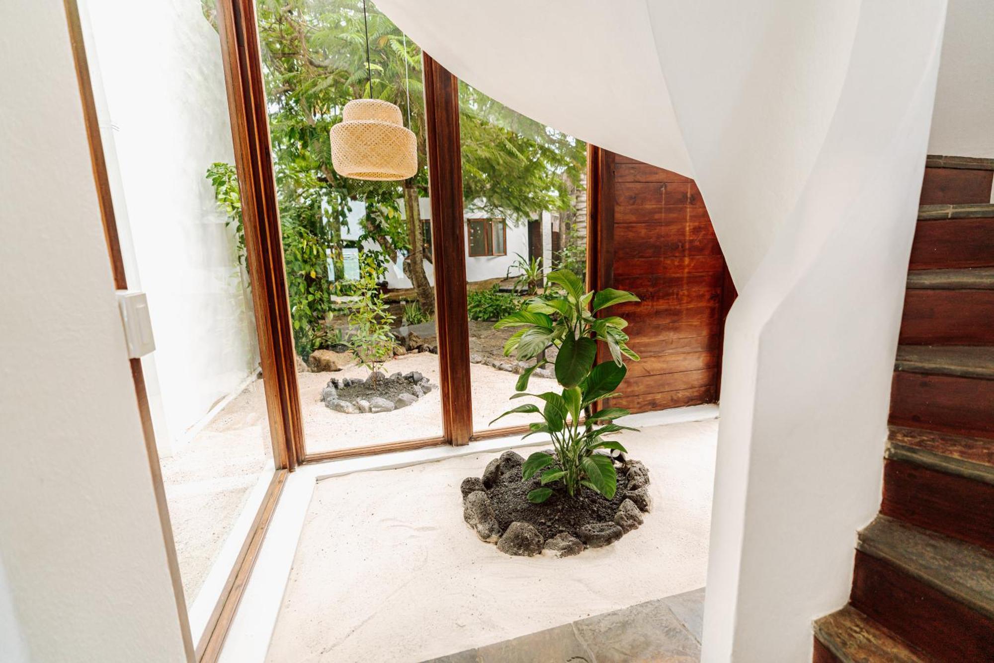 Hotel Escalesia Galapagos 5*