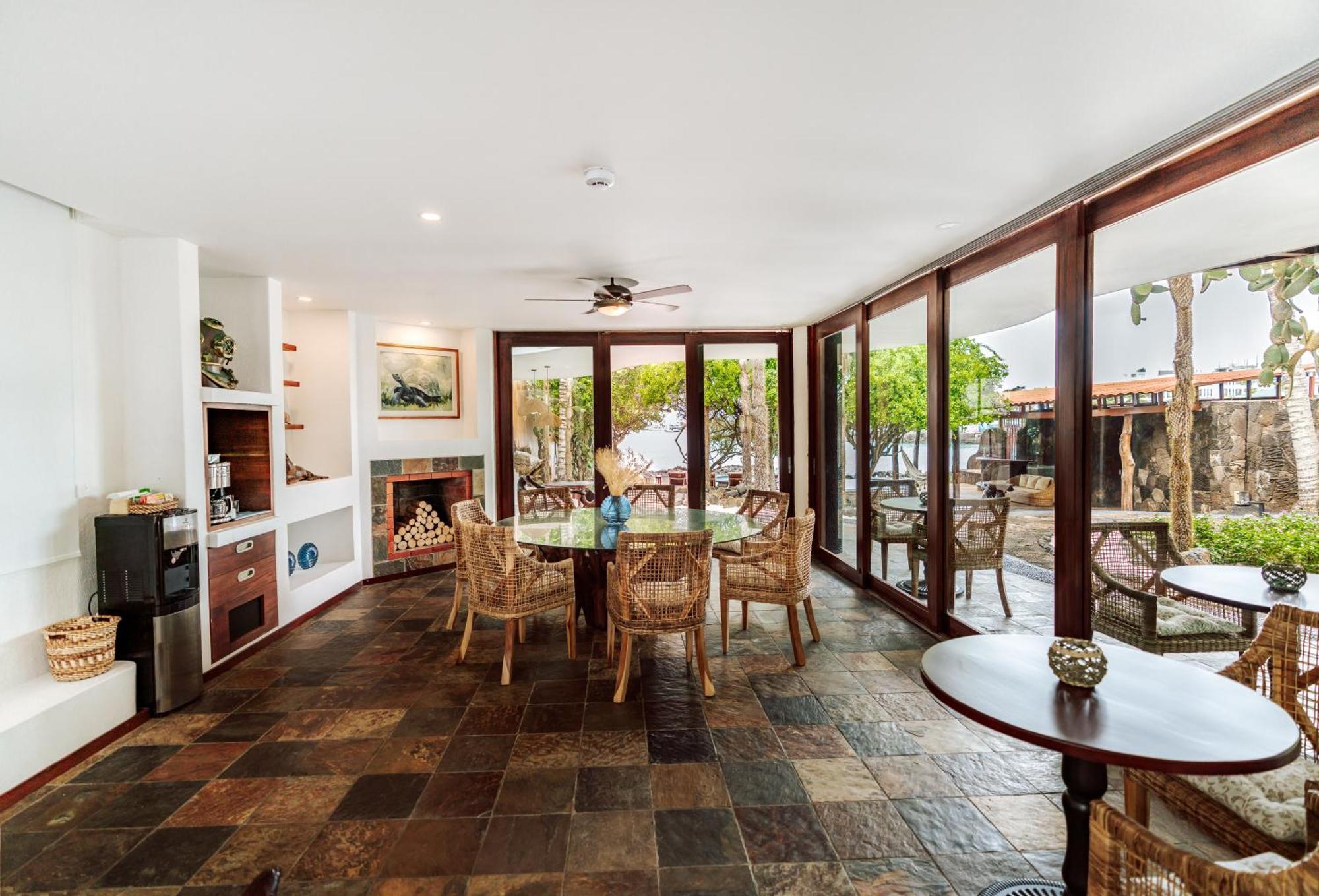 Escalesia Galapagos Hotel